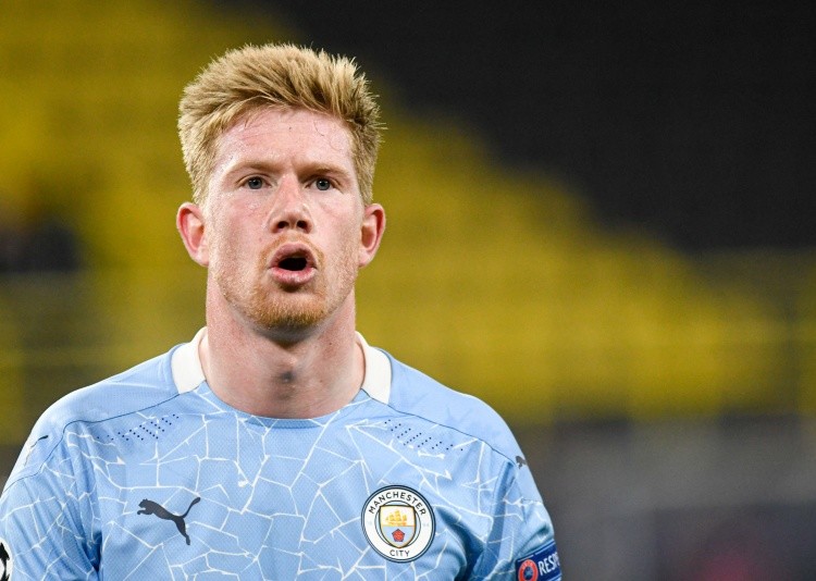 曼联中场梅努的未来：从边缘到重生（从边缘到崛起：曼联中场梅努的前路）