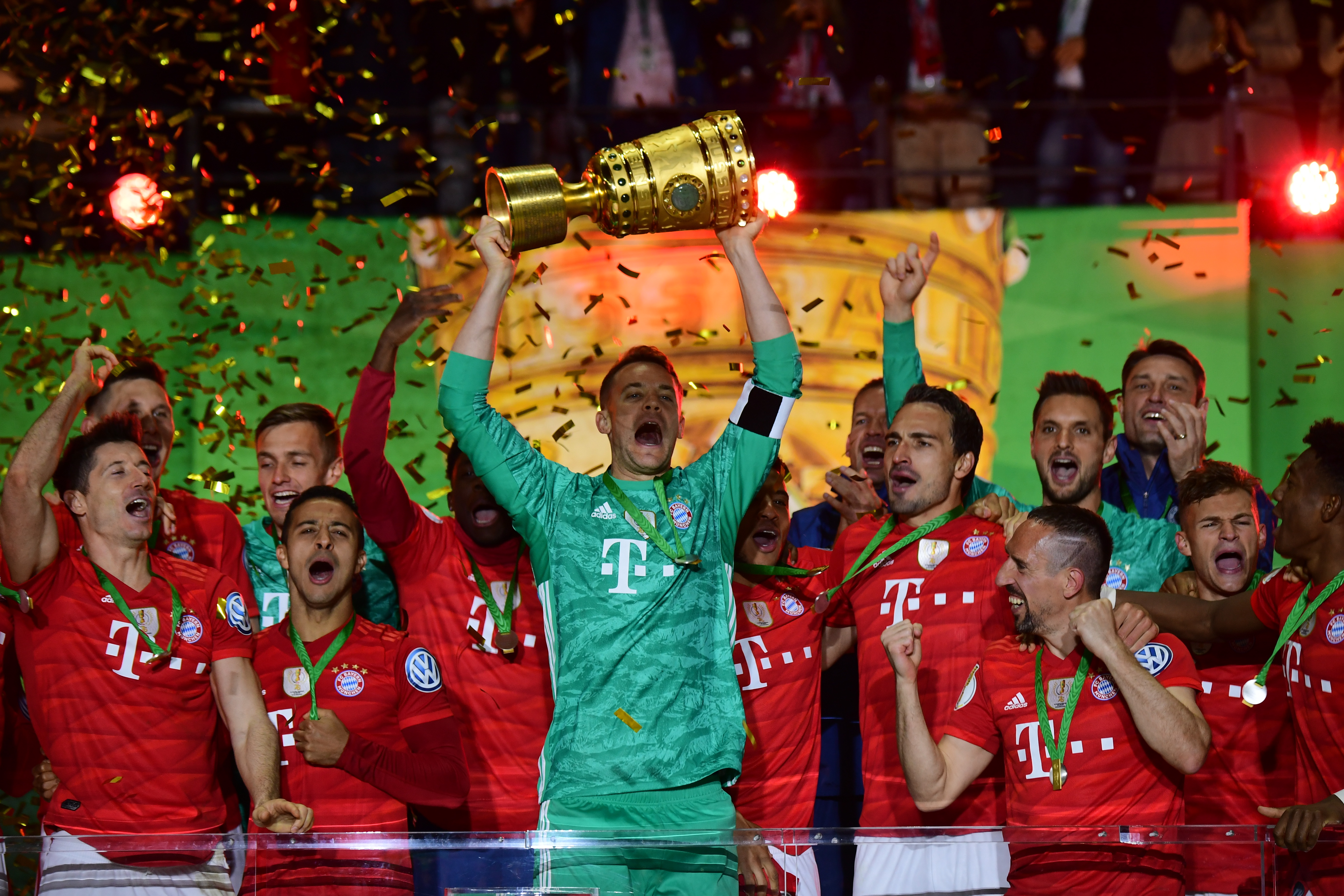 记者：皇马将不会与阿拉巴续约，明夏他将自由身离队（媒体：皇马无意续约阿拉巴，明夏他将以自由身离队）