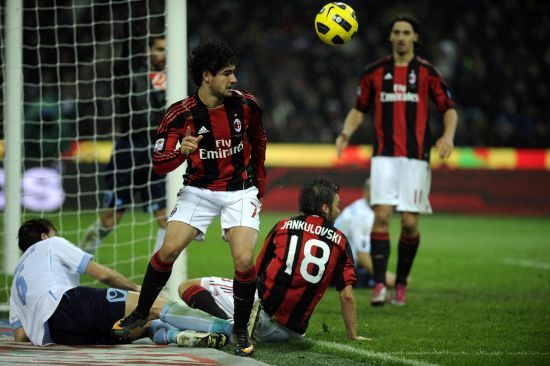 遭遇严防死守！浓眉战旧主10中6贡献12分5篮板5助攻（旧主严密看防！浓眉10投6中拿下12分5篮板5助攻）